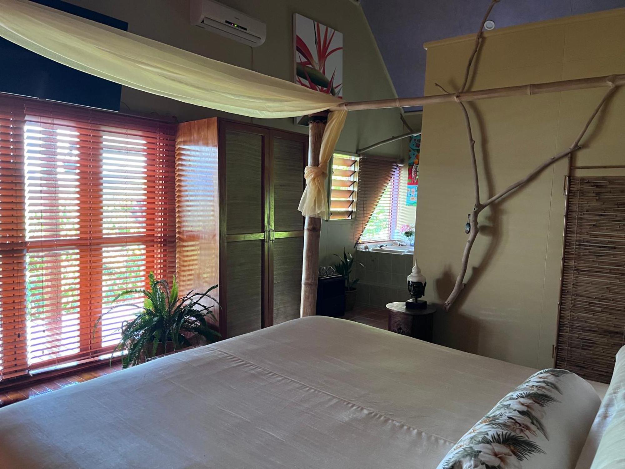 Naveria Heights Lodge Savusavu Bagian luar foto