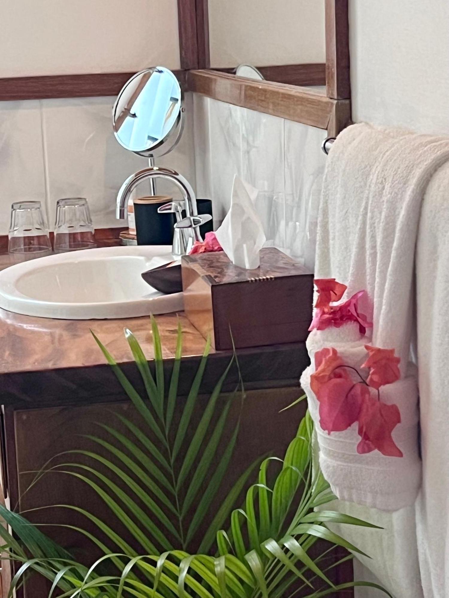 Naveria Heights Lodge Savusavu Bagian luar foto